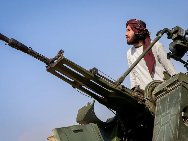 Pakistan Bombs Kabul and Kandahar in Unprecedented Taliban Confrontation