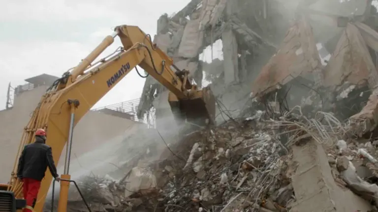 Heavy Israeli Bombs Flatten Tehran Neighbourhoods, Killing Hundreds of Civilians