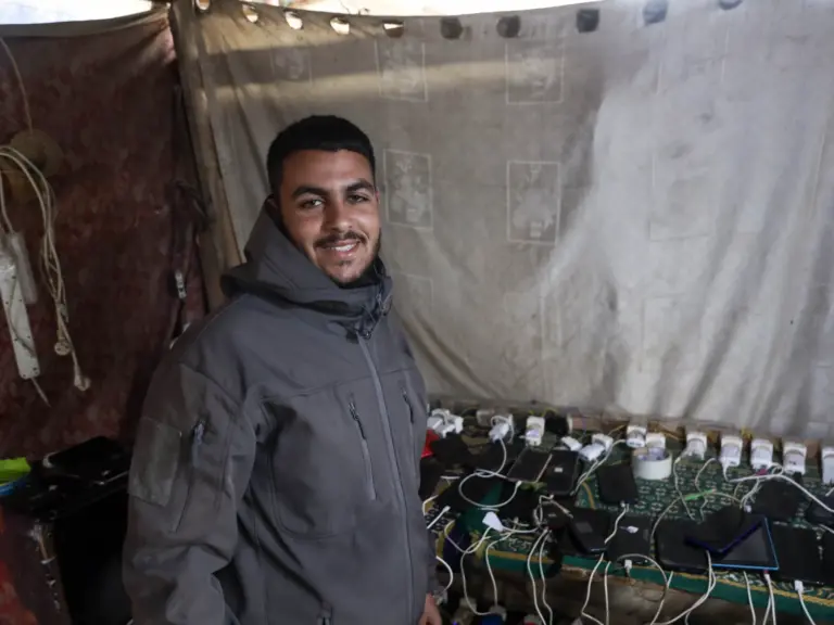 Gaza’s Electricity Crisis Forces Residents Into Daily Survival Economy
