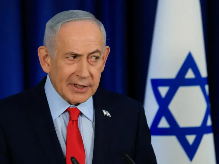 US-Israeli Strikes Batter Tehran as Pakistan Pushes for Talks