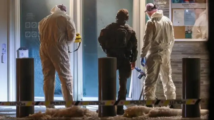 Reuters Police and forensic experts inspect the site of the explosion at the US embassy in Oslo, Norway. Photo: 8 March 2026