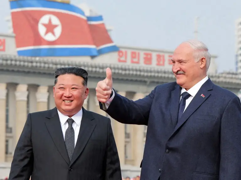 Kim and Lukashenko Sign Friendship Treaty in Pyongyang Ceremony