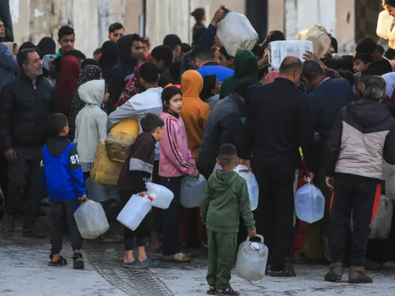 Gaza Water Crisis Deepens as Infrastructure Lies in Ruins