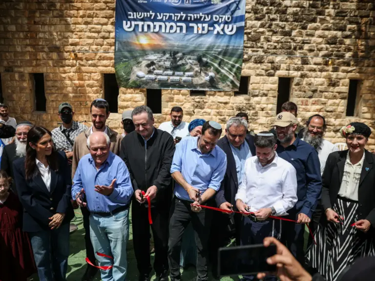 Israeli Defence Minister Israel Katz and Finance Minister Bezalel Smotrich attend a celebration for the re-establishment of the settlement of Sa-Nur, which was evacuated as part of Israel’s 2005 disengagement, in Sa-Nur, in the Israeli-occupied West Bank, April 19, 2026. REUTERS/Shir Torem