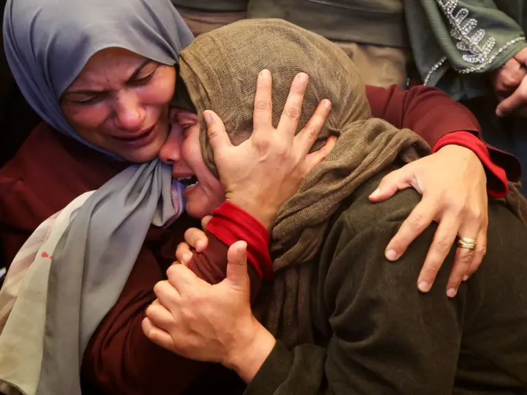 Sister and wife of Khamees Al-Qassas, killed on Tuesday in an Israeli airstrike, according to medics, react during his funeral at Nasser Hospital in Khan Younis in the southern Gaza Strip, April 21, 2026. REUTERS/Ramadan Abed