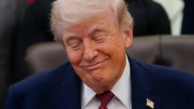 U.S. President Donald Trump sits in front of podcaster Joe Rogan, on the day President Trump signs an executive order about easing restrictions on mental health treatments, including, ibogaine, in the Oval Office of the White House in Washington, D.C., U.S. April 18, 2026. REUTERS/Nathan Howard