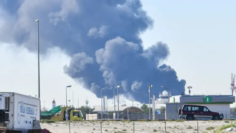 Iran Strikes Gulf States as US-Israel War Enters Fifth Week