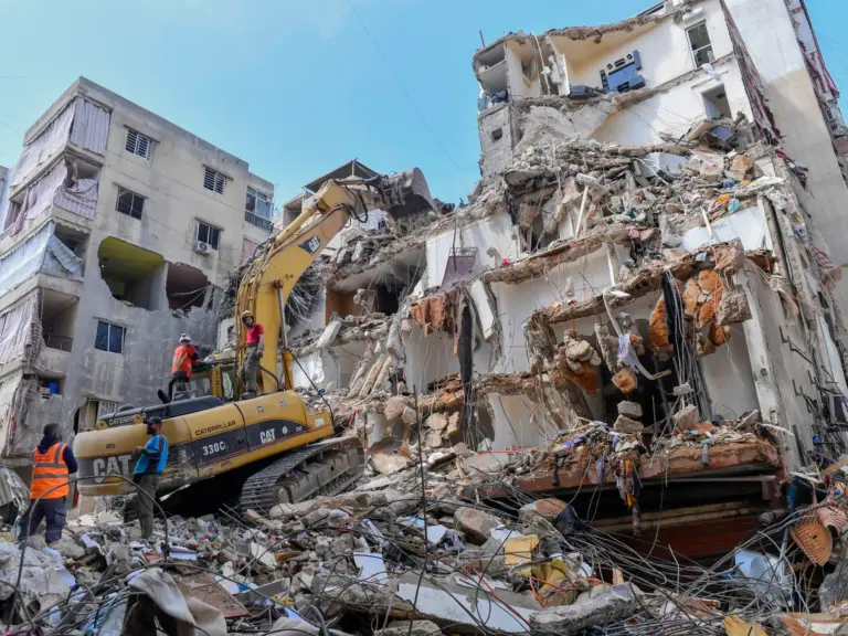 BEIRUT, LEBANON - APRIL 10: Relief efforts and debris removal continues after Israeli attacks in Dahieh district of Beirut, Lebanon on April 10, 2026. ( Houssam Shbaro - Anadolu Agency )