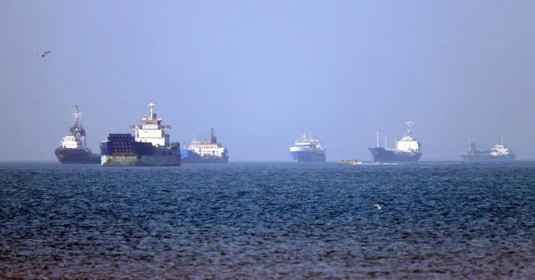 Hormuz ceasefire fractures